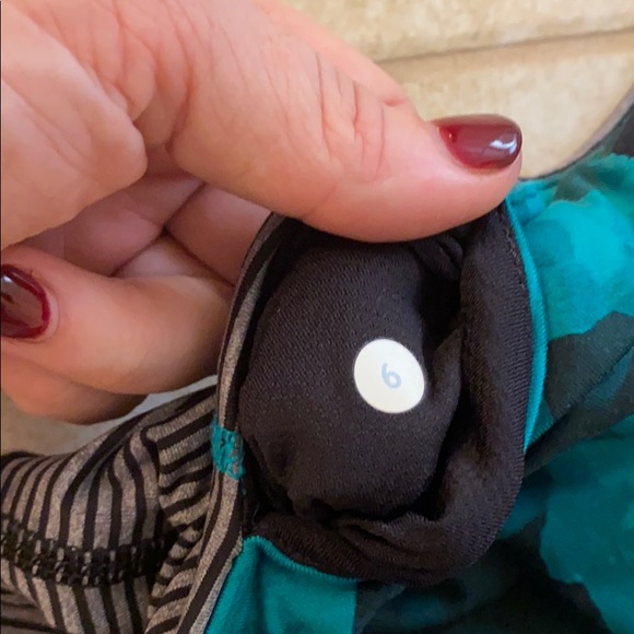 Lululemon Runday Crop *RARE* - Picture 2 of 10